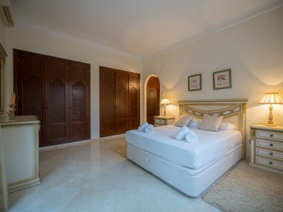 Villa luxurious heated pool - Features photo 17