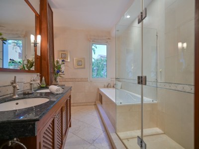Villa luxurious heated pool - Features photo 19