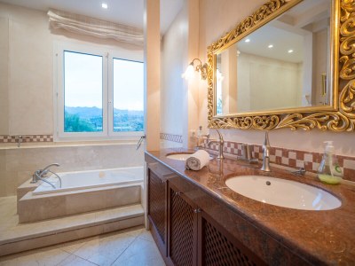 Villa luxurious heated pool - Features photo 21