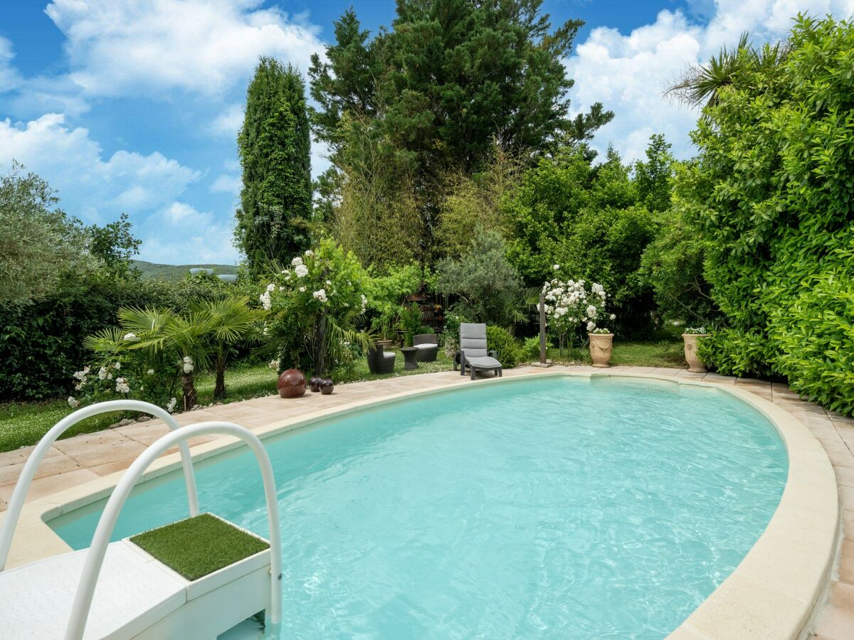 Holiday house Majestic holiday home in Laroque with hot tub