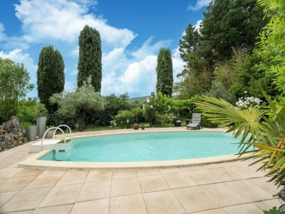 Holiday house Majestic holiday home in Laroque with hot tub - Outdoor photo 9