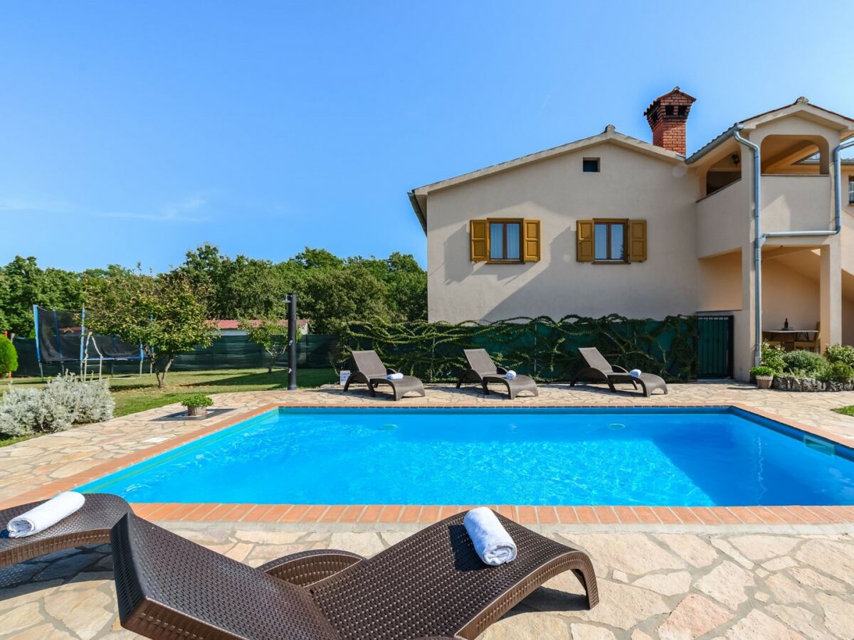 Apartment App Sadina with Private Pool and Garden