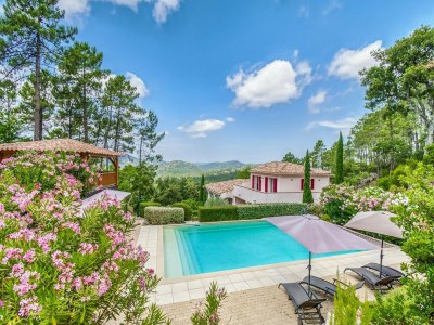 Villa Villa in Le Muy mit Pool und Waldnähe - Outdoor photo 5