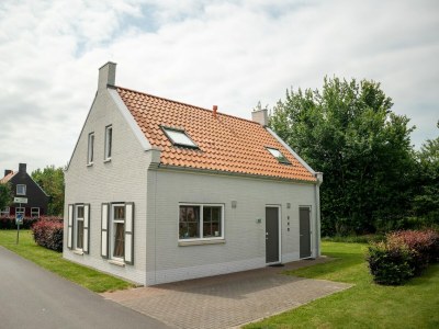 Holiday park Holiday Home in Zeeland near North Sea Beach in Nieuwvliet - Holiday park
