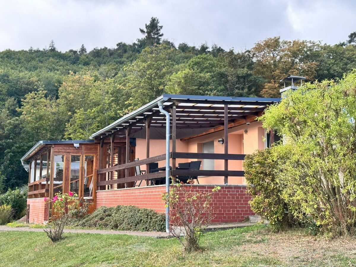 Bungalow Comfort Near Castle Views