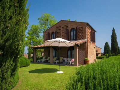 Holiday house Villa with terrace and pool - Outdoor photo 9