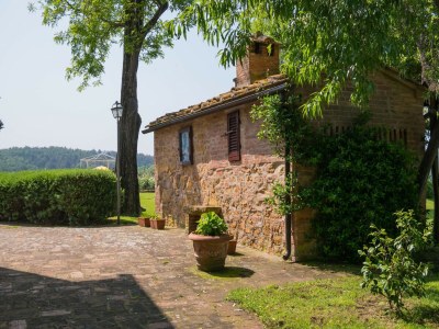 Apartment Rustic Retreat in Tuscany with Pool - Outdoor photo 9