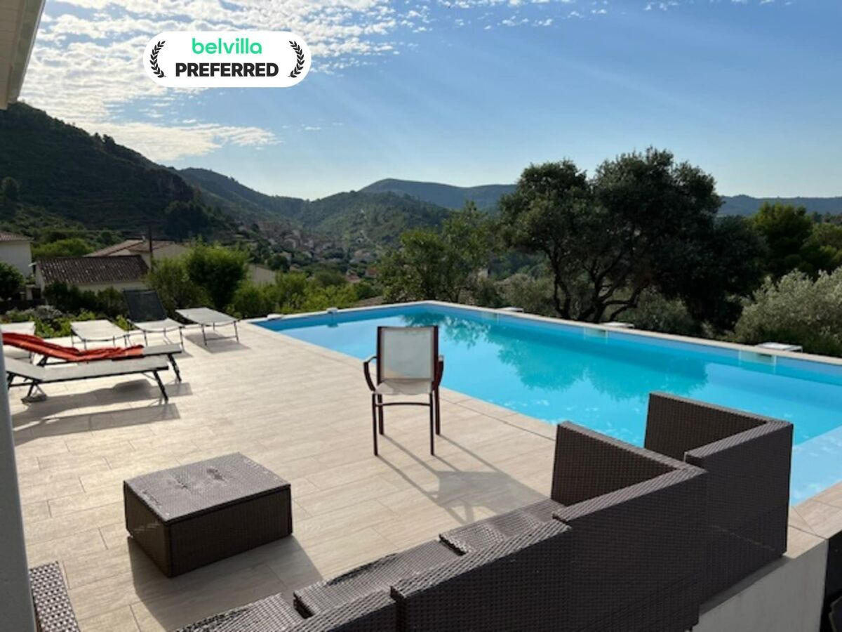 Holiday house Villa l'Esquirol with view and pool