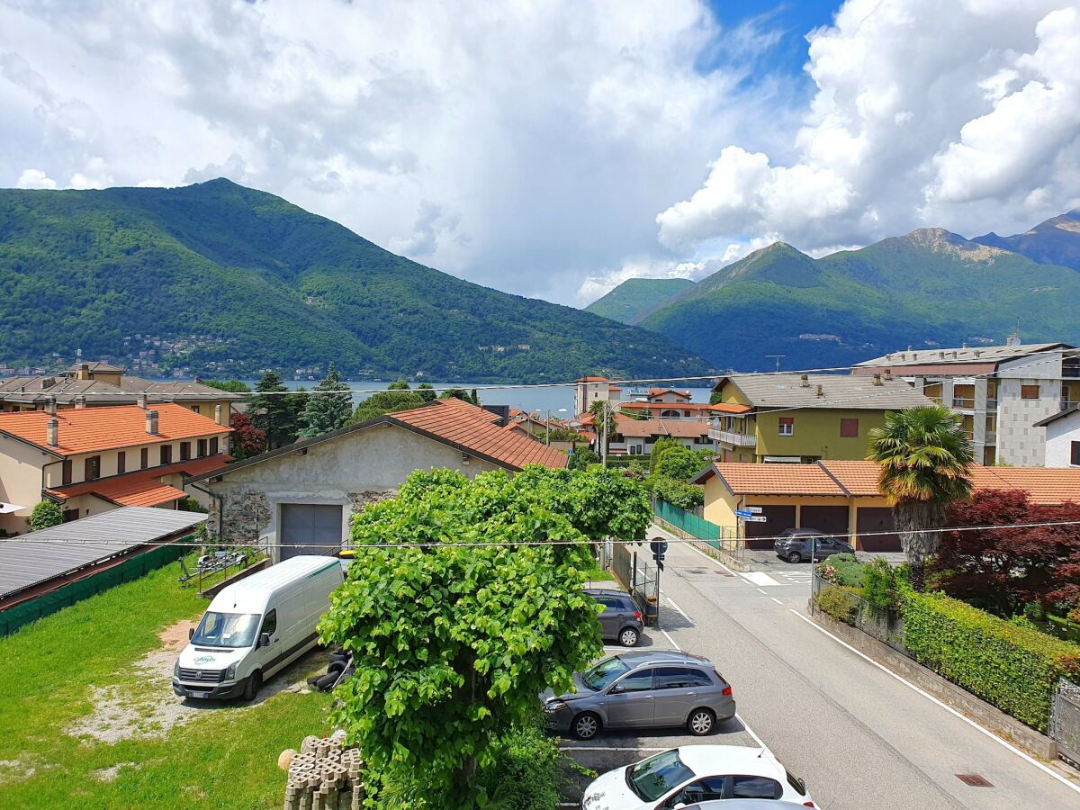 Apartment Holiday Home by Lake in Maccagno - Outdoor photo 2