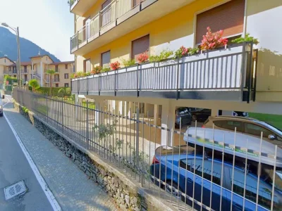 Apartment Holiday Home by Lake in Maccagno - Outdoor photo 3