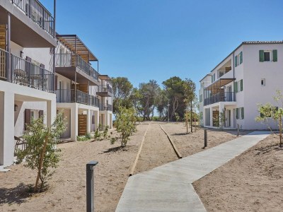 Holiday park Apartment in Giens with Pool & Beach Access - Outdoor photo 3
