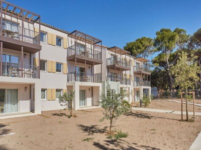 Holiday park Apartment in Giens with Pool & Beach Access - Outdoor photo 6