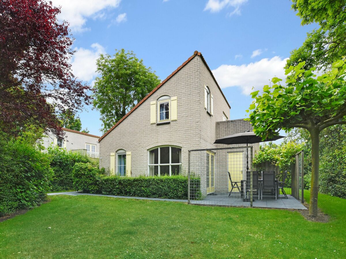 Holiday park Spacious Home with Garden
