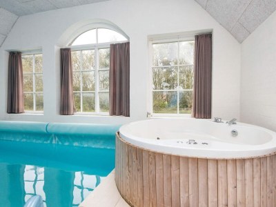 Holiday house Luxurioses Refugium mit Pool - Outdoor photo 33