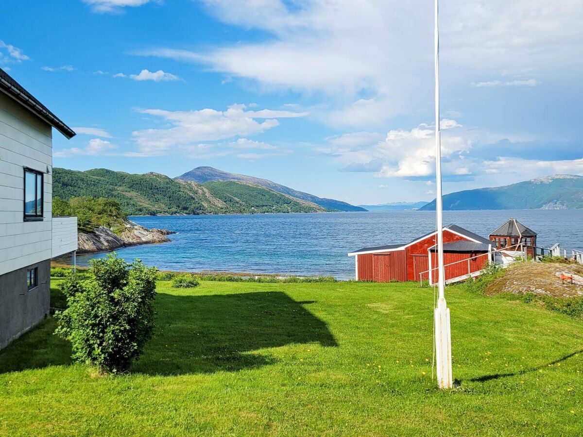 Holiday house 6 person holiday home in Sandhornøy