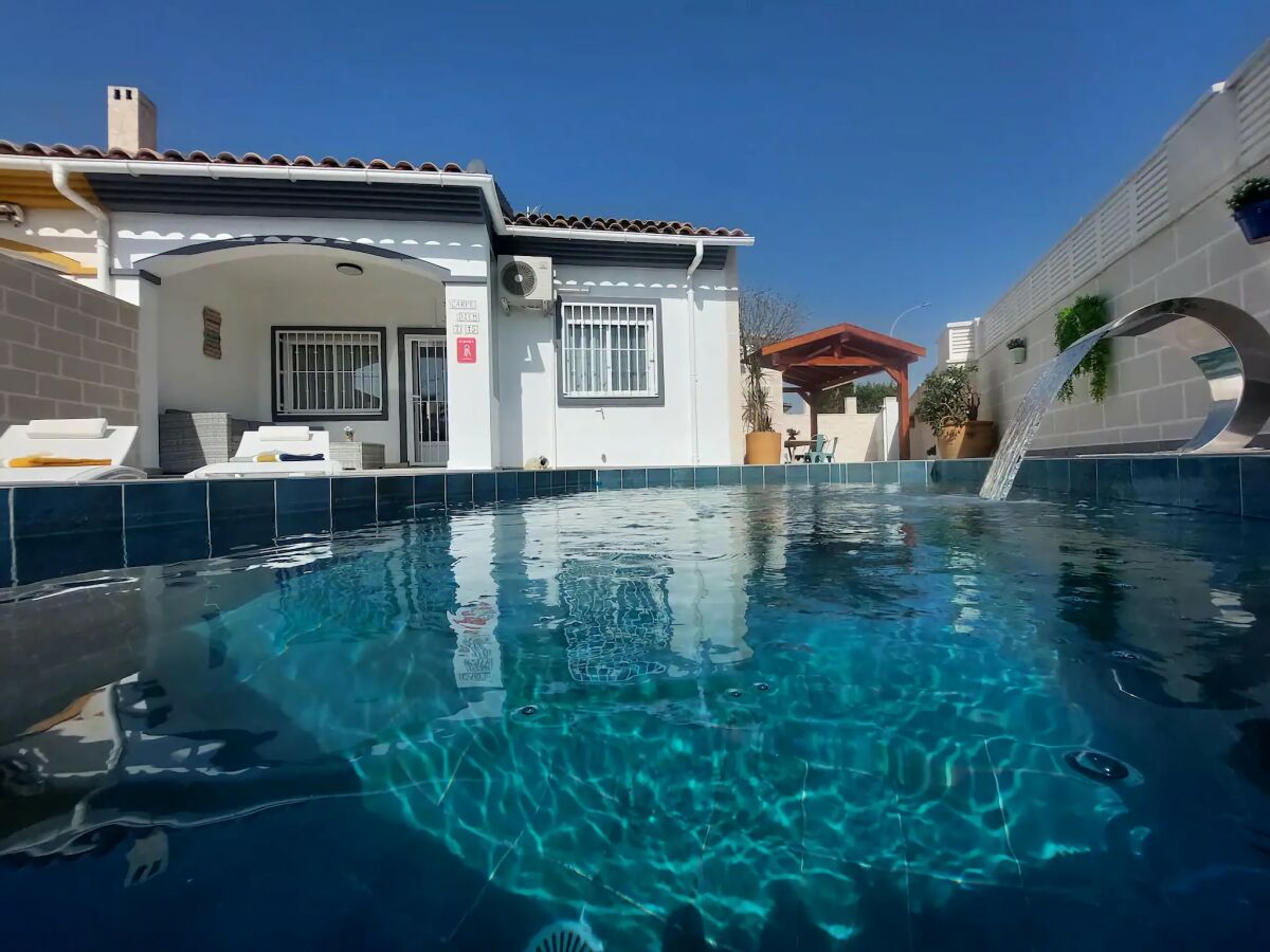 Holiday house Lavish holiday home with private pool