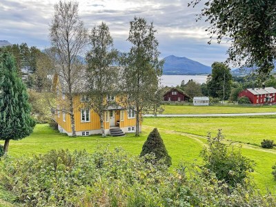 Holiday house 6 person holiday home in AVERØY-By Traum - Holiday house