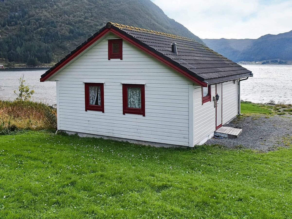 Holiday house 5 person holiday home in Selje-By Traum