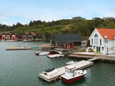 Holiday house 6 person holiday home in Urangsvåg - Holiday house
