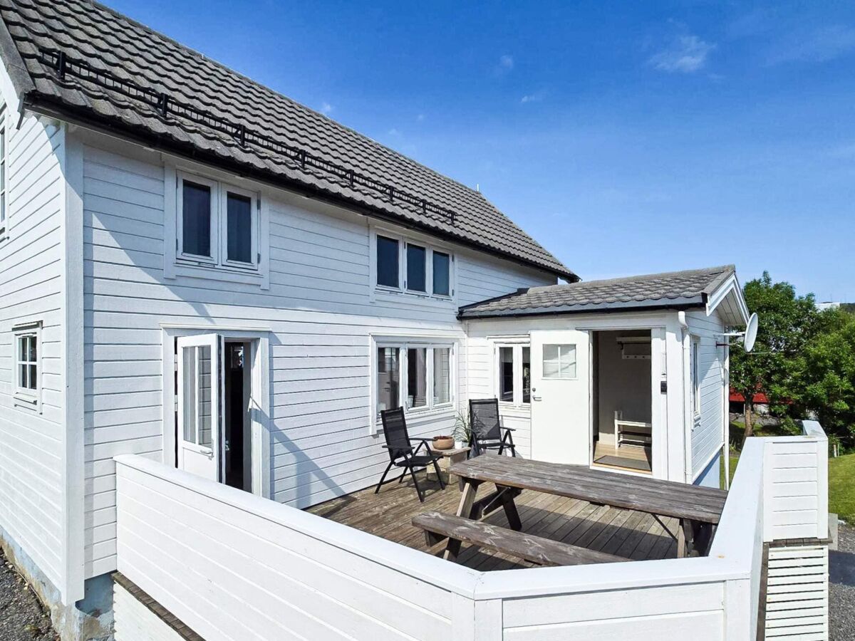 Holiday house 6 person holiday home in Bud