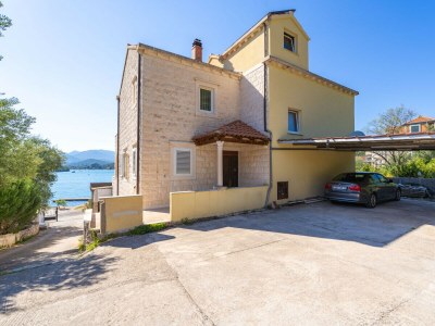 Apartment Beachfront Apartment house Hon with pool in Dubrava - Apartment