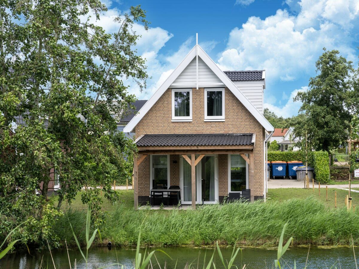 Holiday house Ferienhaus am Seeufer Simonshaven