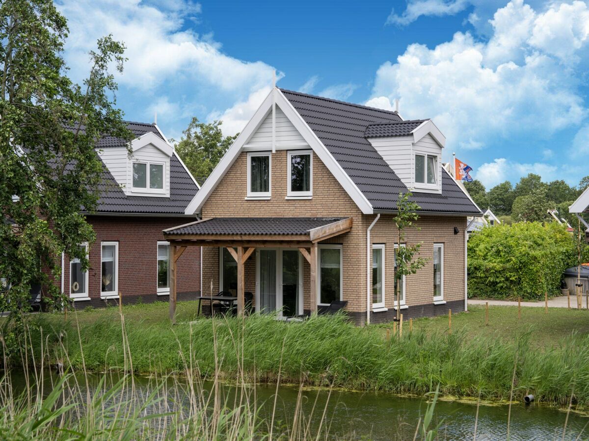 Holiday house Ferienhaus am Seeufer Simonshaven - Outdoor photo 5