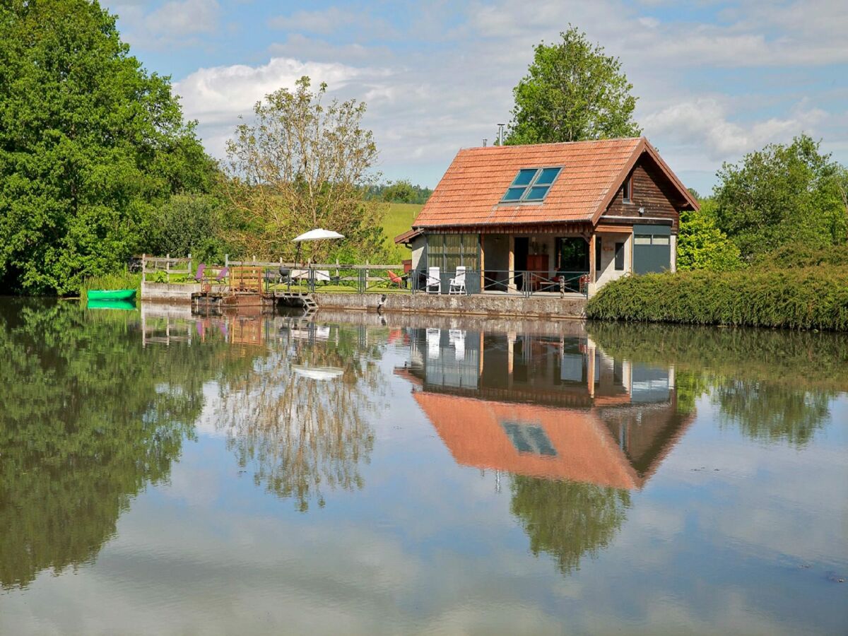 Holiday house Gîte atypique au bord de l'eau