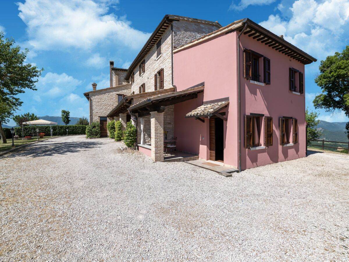Farmhouse Wohnung in einem Landhaus mit 2 Pools