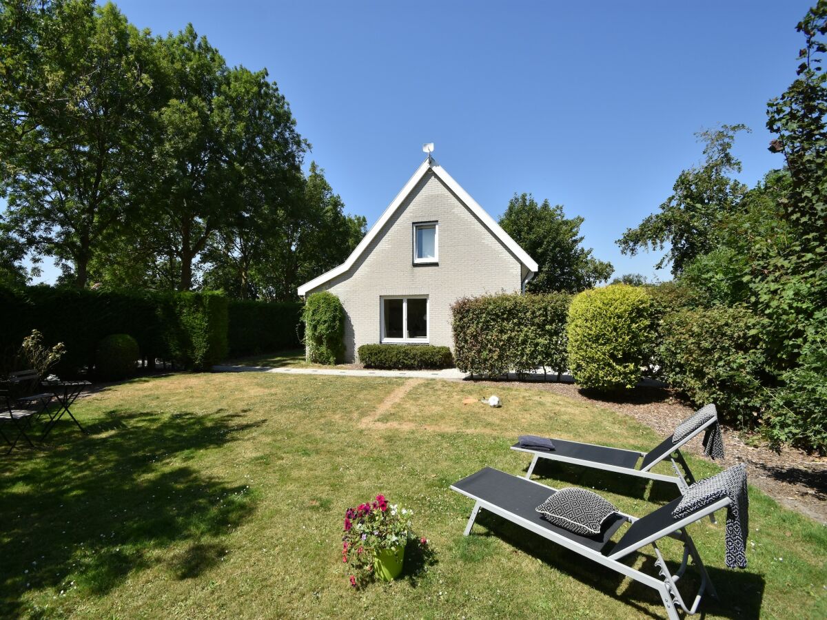 Holiday house Cosy holiday home with large garden - Outdoor photo 2