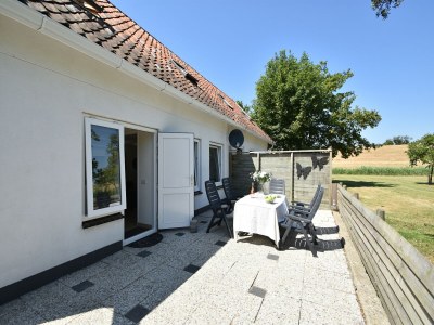 Holiday house Peaceful Holiday Home with Garden - Outdoor photo 8