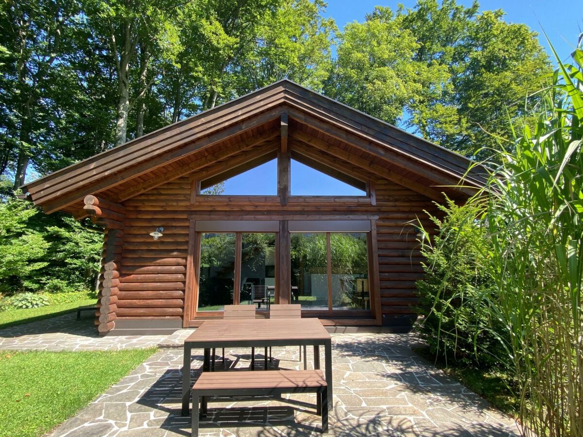 Apartment Ferienhaus, Toilette und Bad/Dusche getrennt, wald