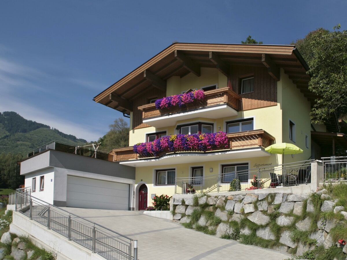 Apartment App. 1:  2 Schlafräume / 2 Bäder / WC / Terrasse