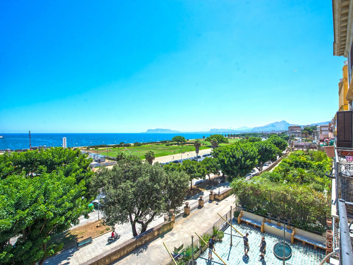 Apartment Amazing Sea View in Historic Building in Downtown