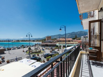 Apartment Casetta vista mare in piazza a Mondello in Palermo - Apartment