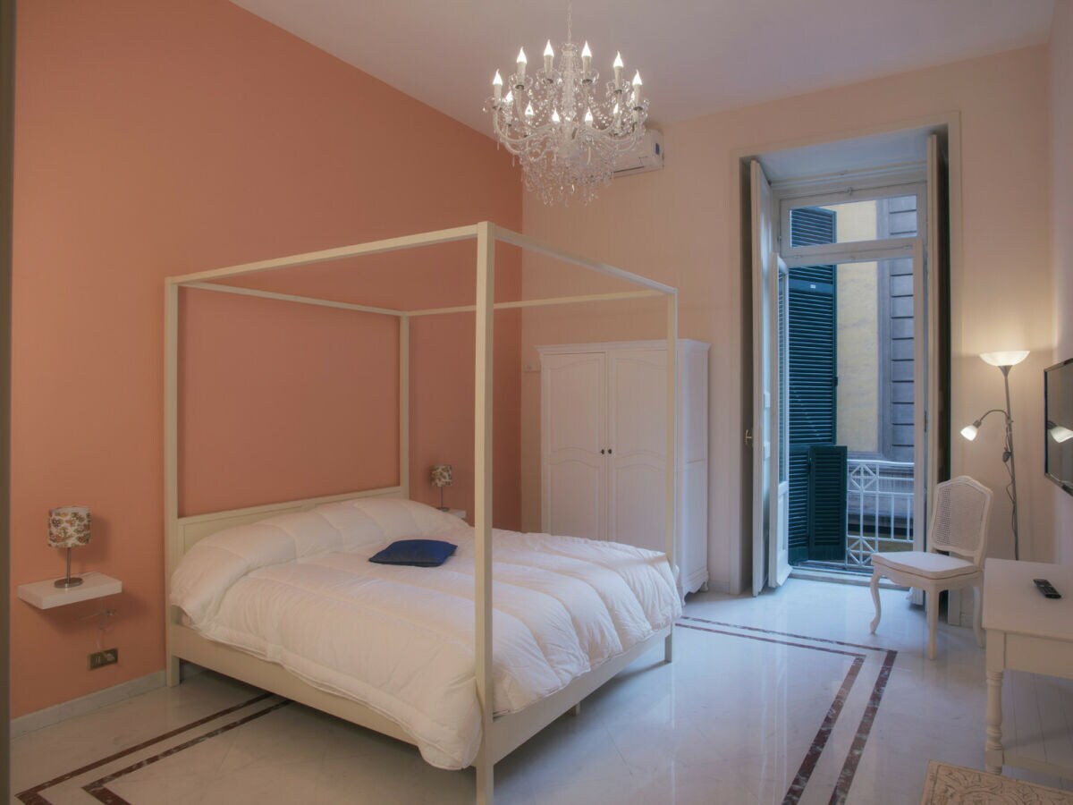 Holiday house Piazza Dante Suites - Suite Regina Elena CAV