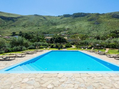 Apartment L'Ulivo Blu - One-bedroom with garden - Loc - Outdoor photo 2