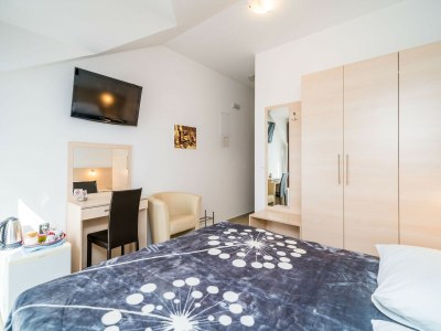 Apartment Villa Samba - Double Room with Balcony and Sea View - gasi se - Features photo 8
