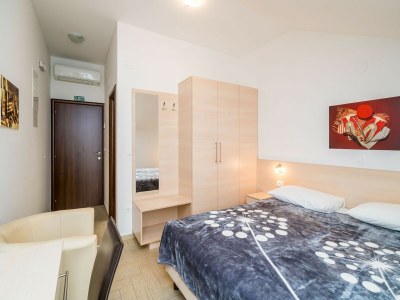 Apartment Villa Samba - Double Room with Balcony and Sea View - gasi se - Features photo 9