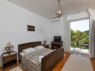Apartment Begović Guest House - Two-Bedroom Suite with Balcony - Features photo 6