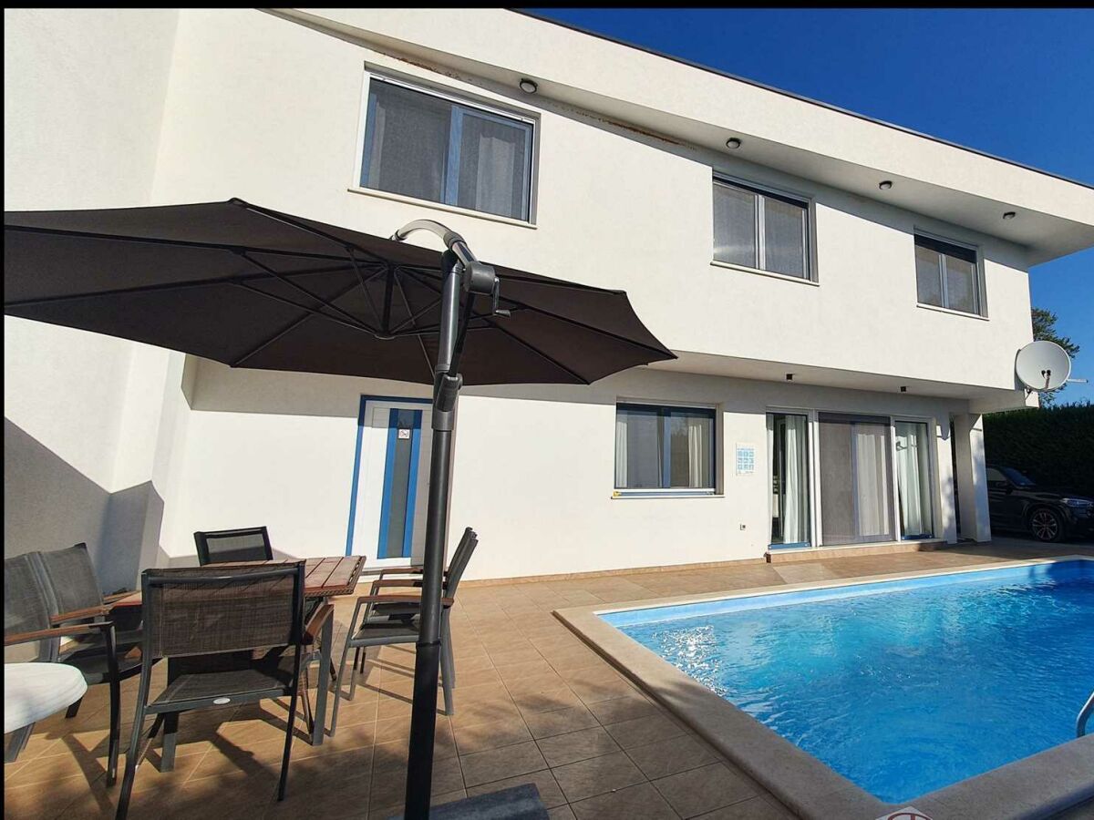 Villa Nin with private pool