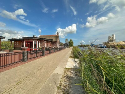 Holiday house Detached Home in Friesland by Canal - Outdoor photo 6