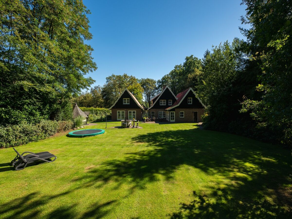 Holiday park Group House in Twente with Hot Tub - Outdoor photo 5