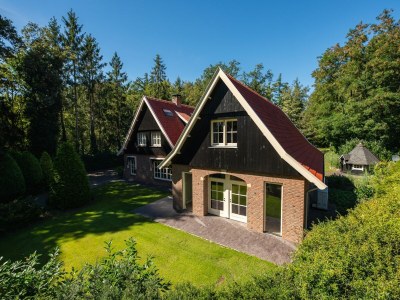 Holiday park Group House in Twente with Hot Tub - Outdoor photo 2