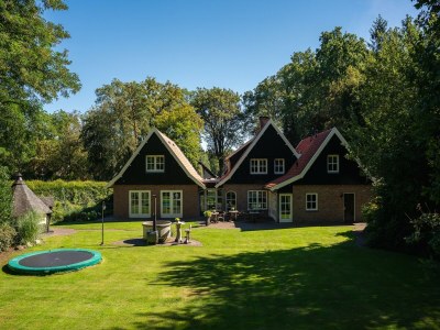 Holiday park Group House in Twente with Hot Tub - Outdoor photo 4