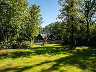 Holiday park Group House in Twente with Hot Tub - Outdoor photo 7