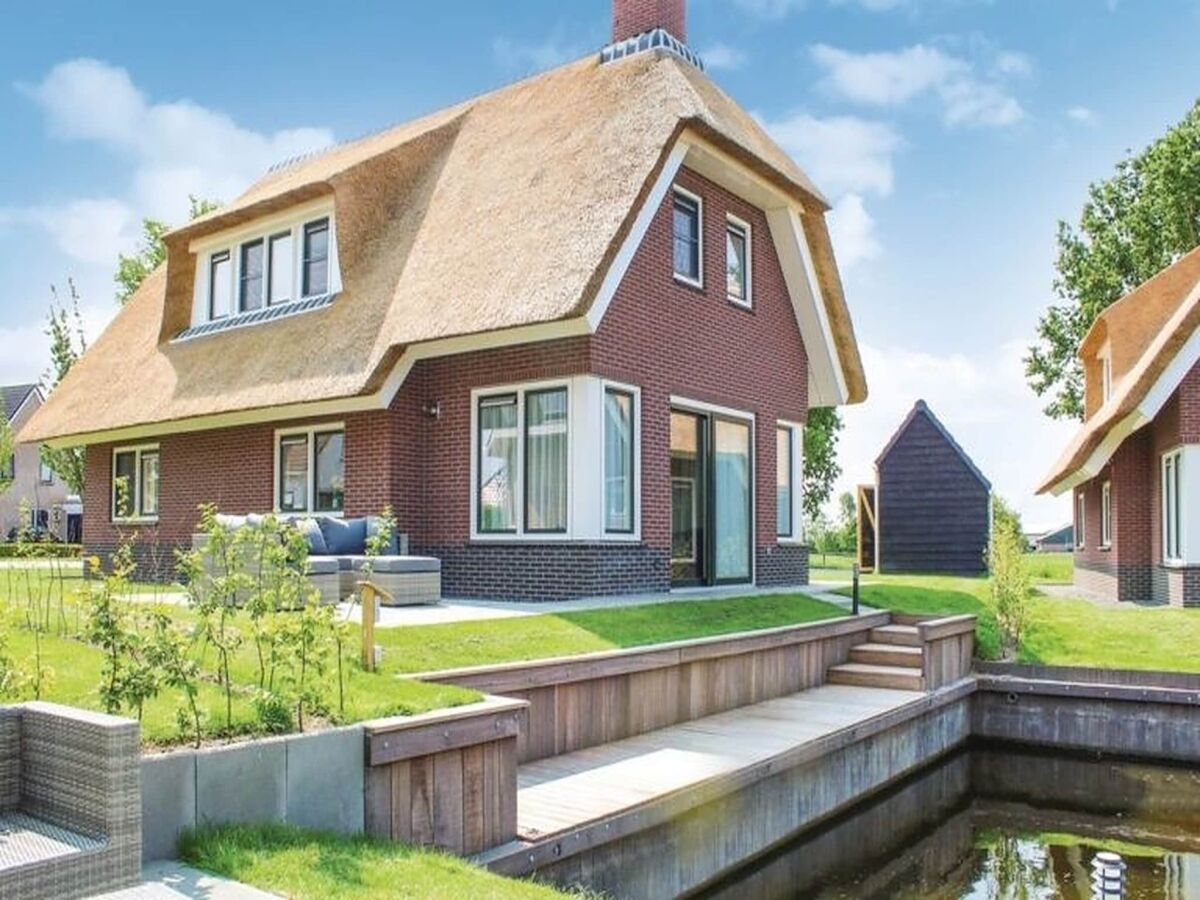 Holiday park Villa in Friesland with Waterfront Jetty