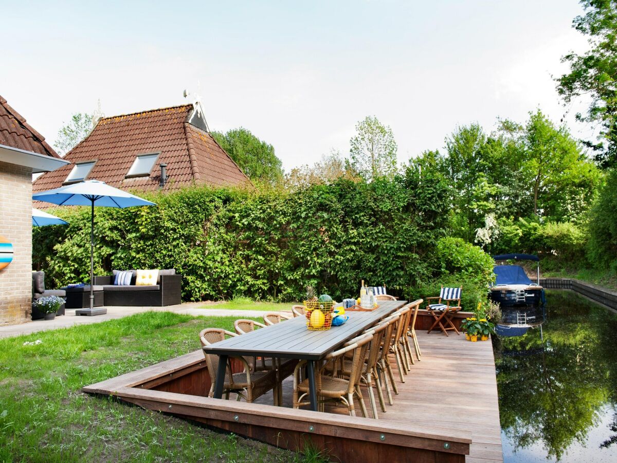 Holiday house Bungalow near De Alde Feanen Reserve - Outdoor photo 3