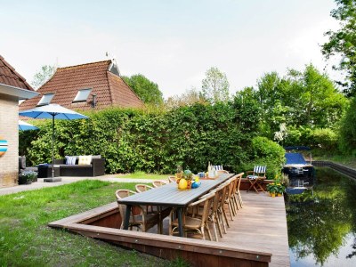 Holiday house Luxusvilla am Naturschutzgebiet De Alde Feanen - Outdoor photo 3