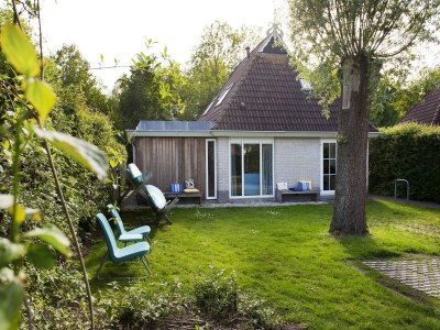 Holiday house Luxusvilla am Naturschutzgebiet De Alde Feanen - Outdoor photo 8